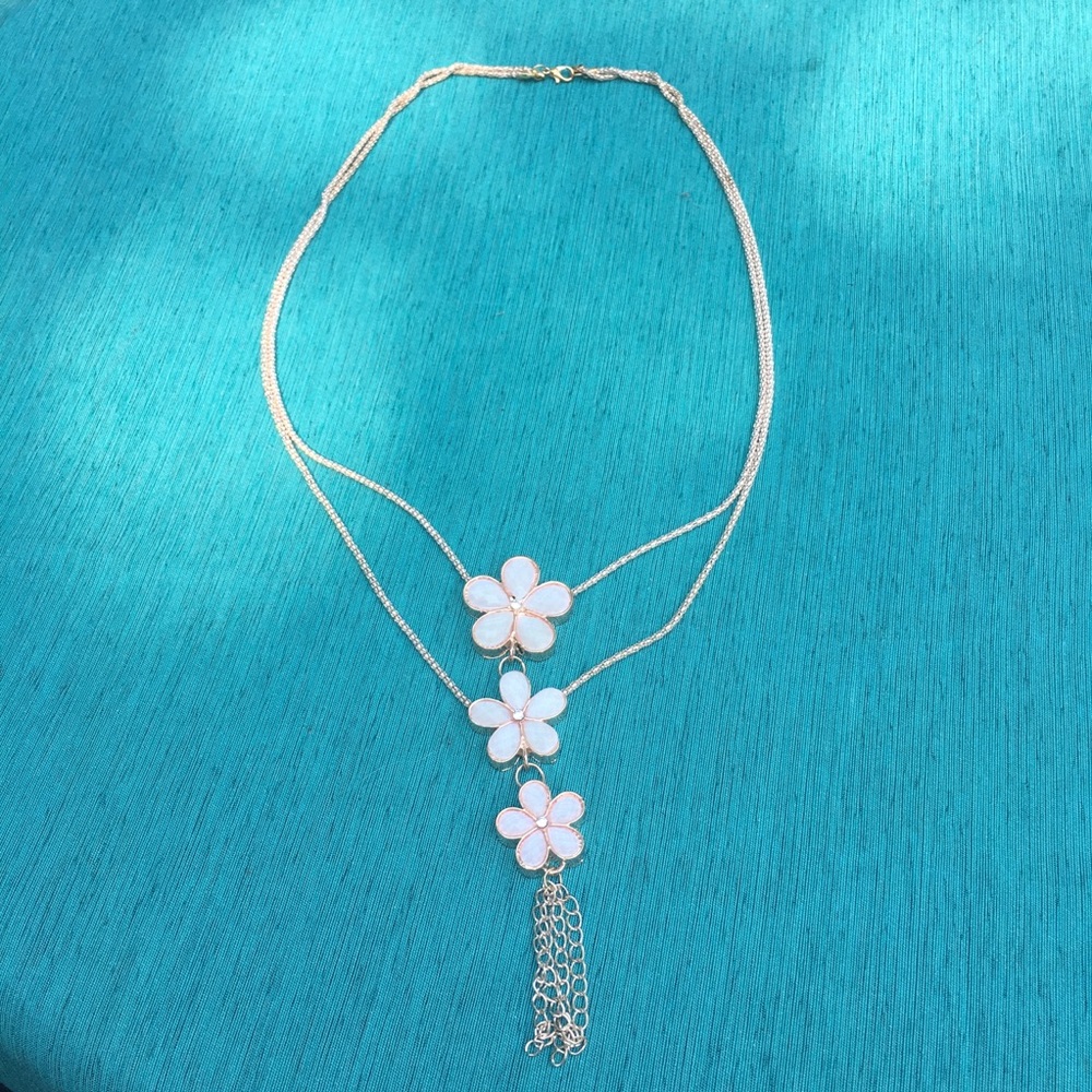 Pretty Triple Flower Necklace - Picture 2 of 5